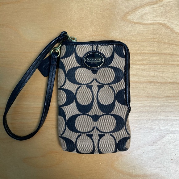 Coach Handbags - NWOT Coach Mini Wristlet